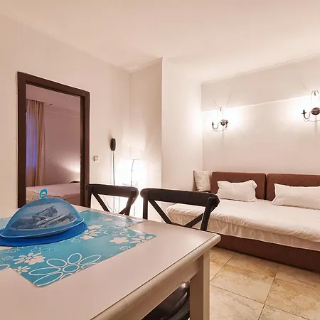 Private In The Cliff Obzor